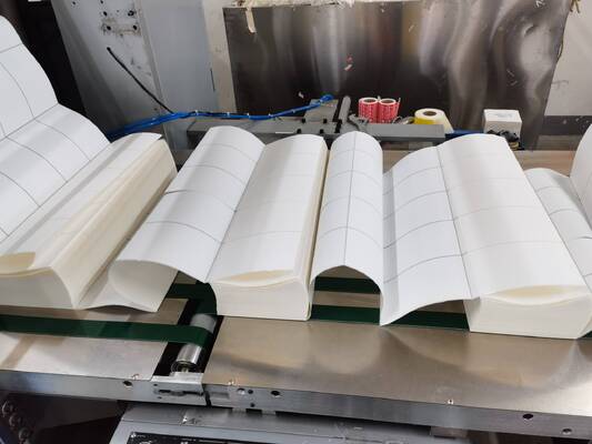 Kleefmiddel Thermische streepjescode Sticker Fanfold Kleefmiddel Label Sticker Op maat 100mm*150mm